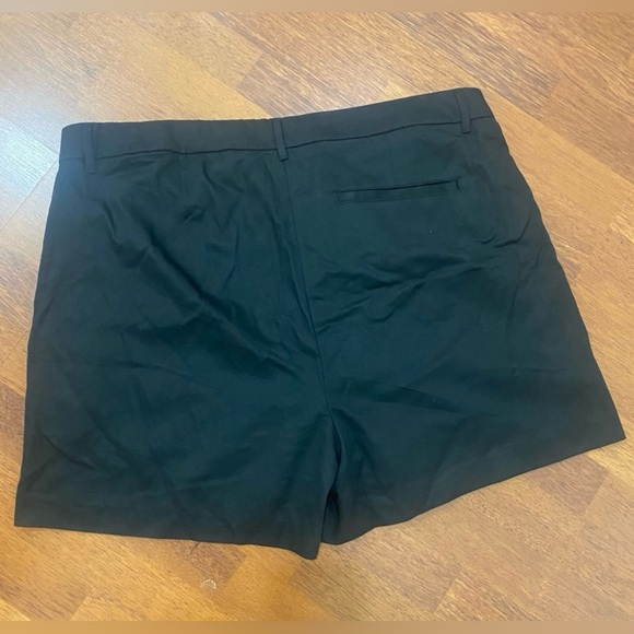 New! Old Navy Extra High-Rise Black Shorts – 5” Inseam - Picture 2 of 4